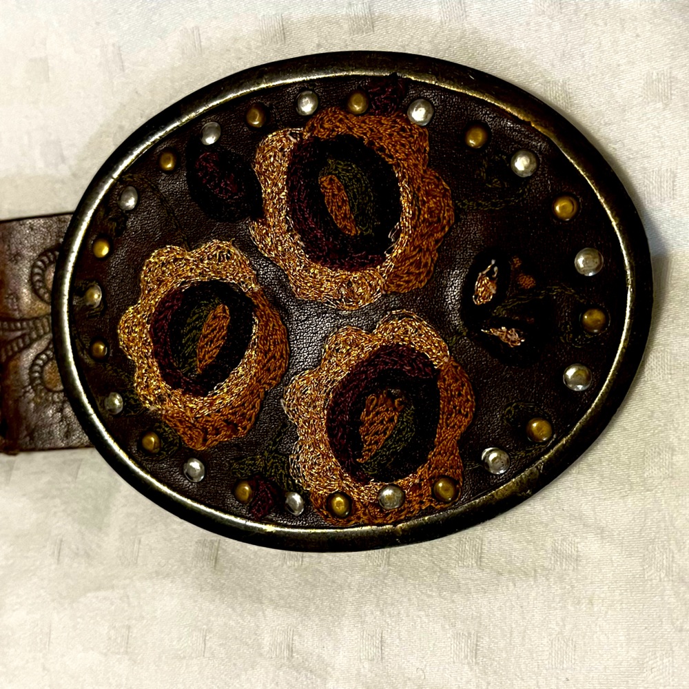 Cowgirl leather belt. Buckle leather belt